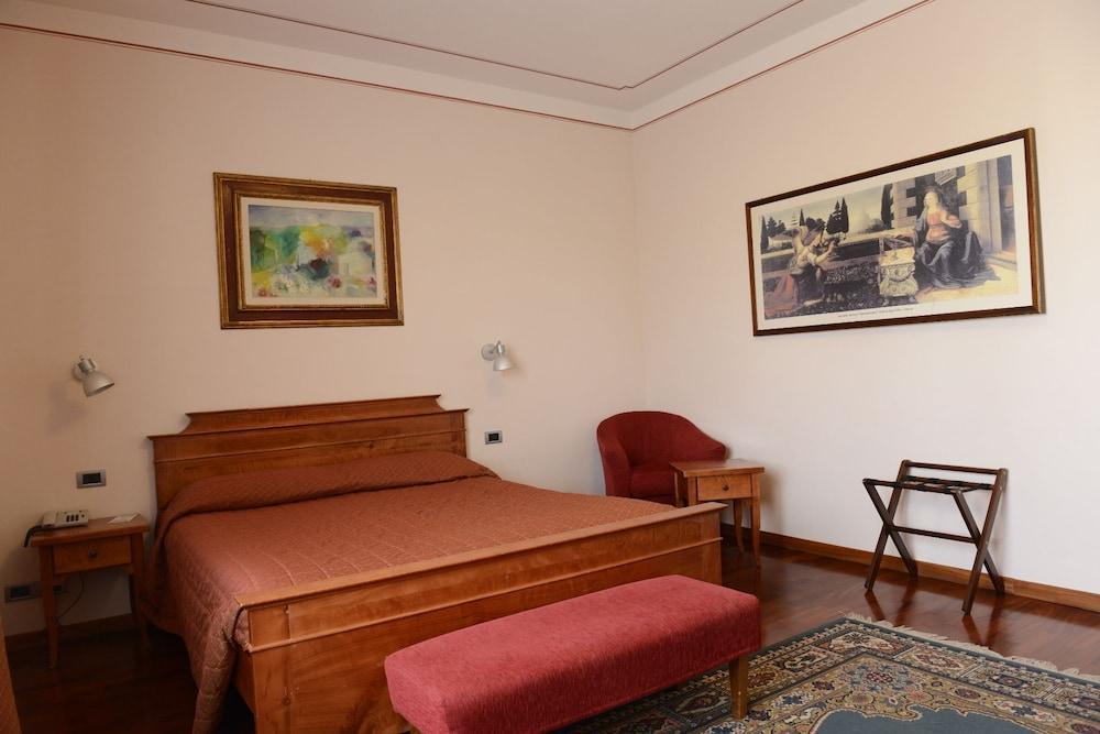 Hotel Rutiliano П'єнца Екстер'єр фото