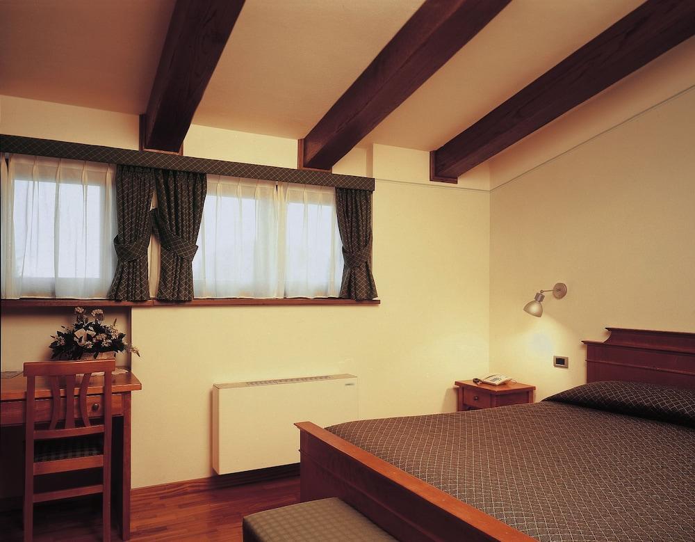 Hotel Rutiliano П'єнца Екстер'єр фото