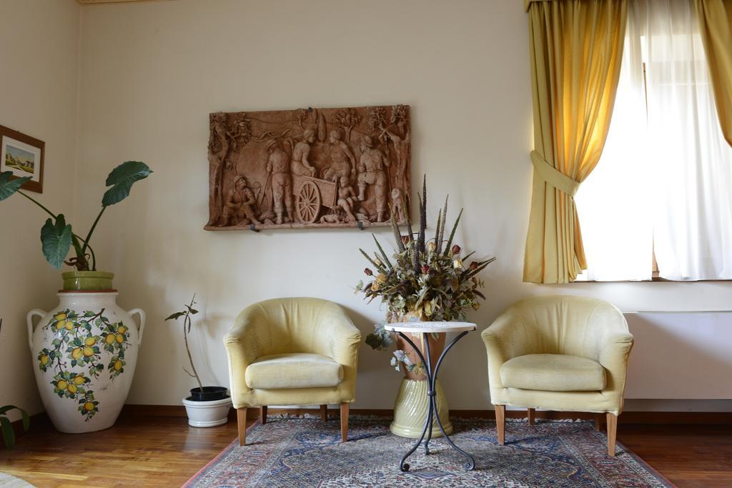 Hotel Rutiliano П'єнца Екстер'єр фото