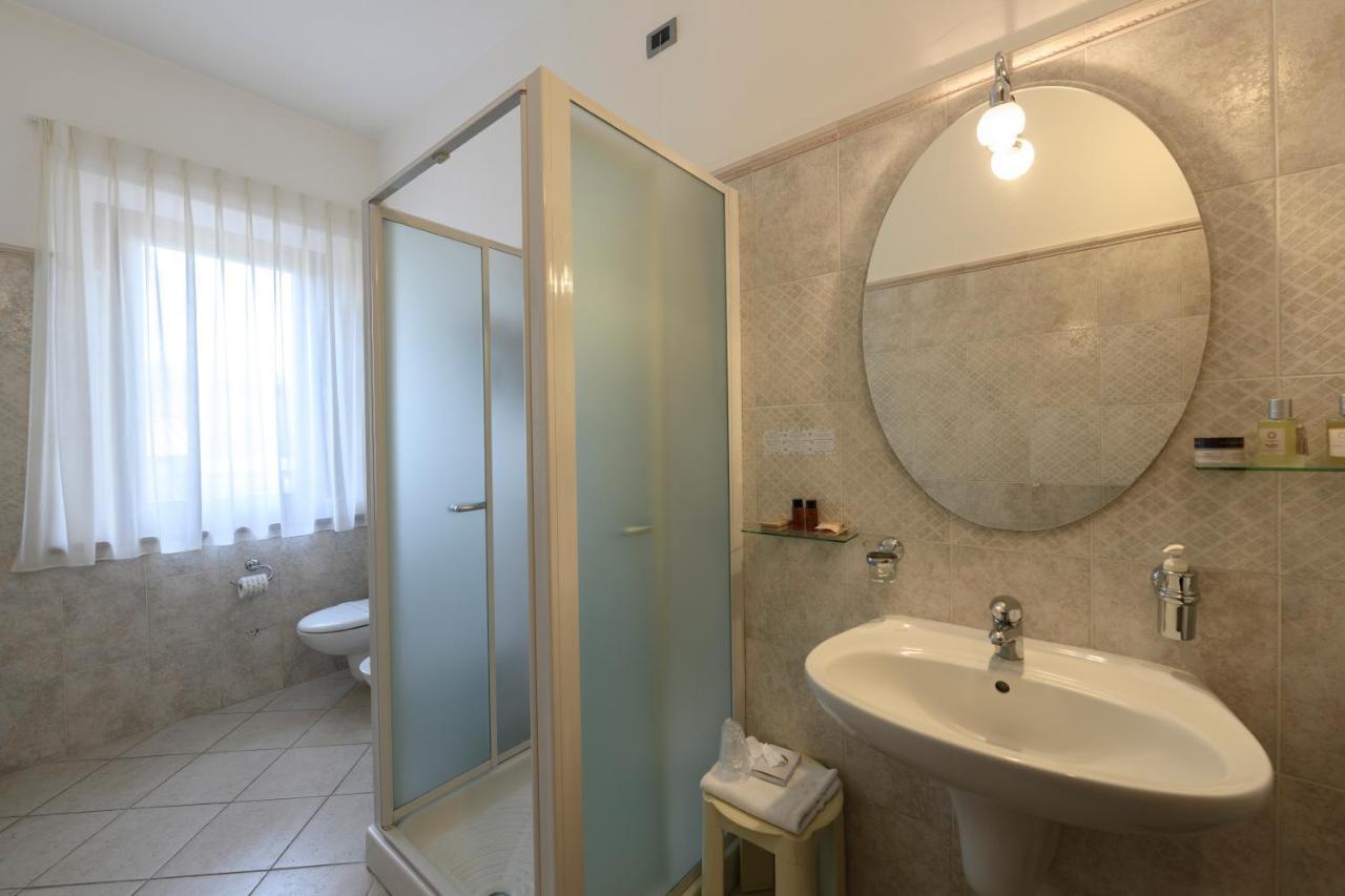 Hotel Rutiliano П'єнца Екстер'єр фото