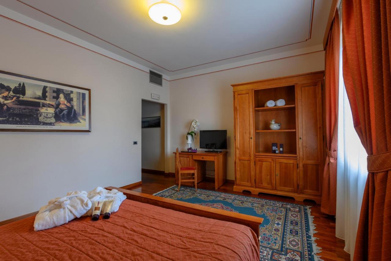 Hotel Rutiliano П'єнца Екстер'єр фото