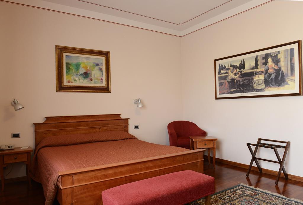 Hotel Rutiliano П'єнца Екстер'єр фото