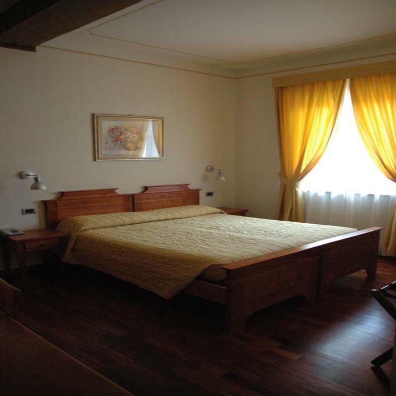 Hotel Rutiliano П'єнца Екстер'єр фото