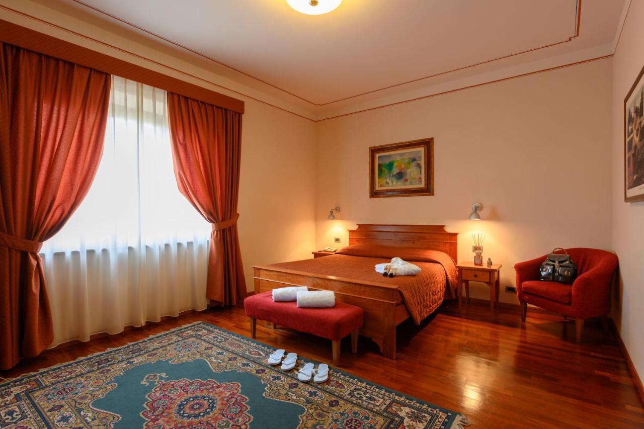 Hotel Rutiliano П'єнца Екстер'єр фото